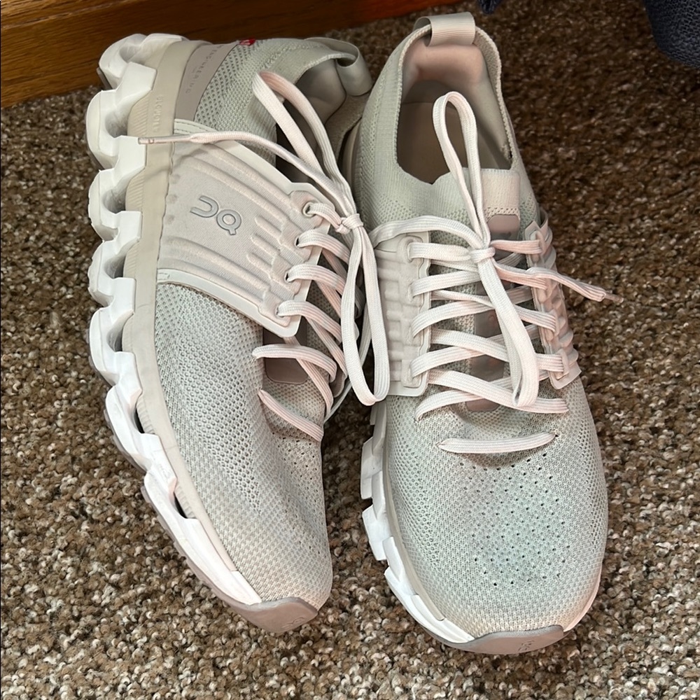 On Running Cloudswift Gray Sneakers! Only worn inside!